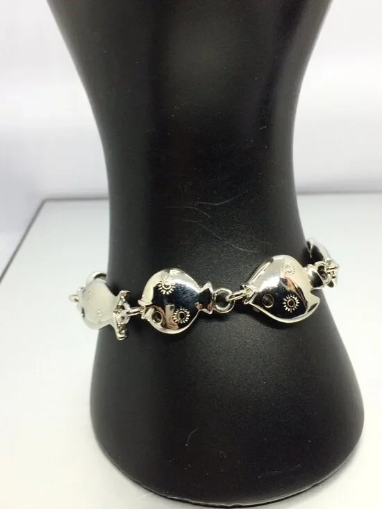 VINTAGE TRIFAFI FISH Bracelet Silver Tone Link Nautical Toggle Statement - Picture 3 of 15